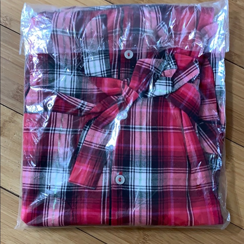 🆕 VS Flannel tie romper - medium - Picture 4 of 4